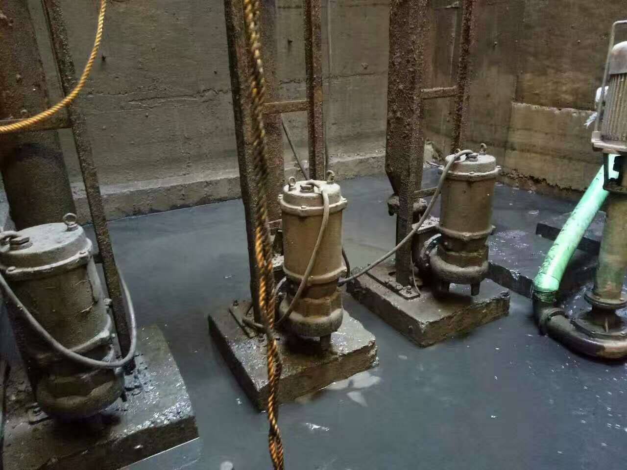 黄陵污水池清理